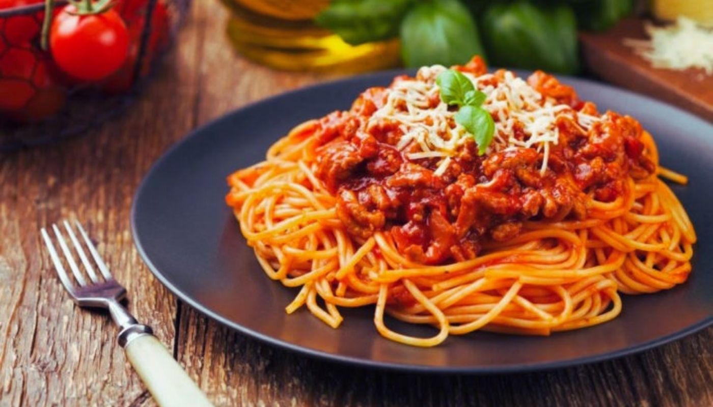 Massas: Macarronada de Sardinha com Molho de Tomate