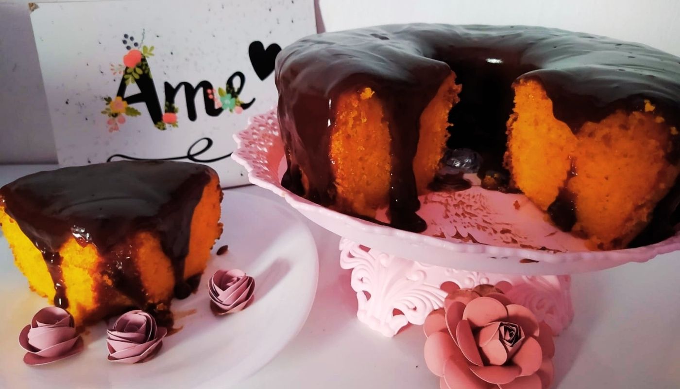 Bolos: Bolo de Cenoura Fofinho com Cobertura de Chocolate