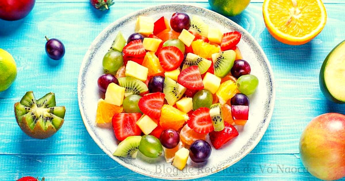 Que tal da uma conferida nessa receita? Frutas deliciosas transformadas em uma salada gelada. É...