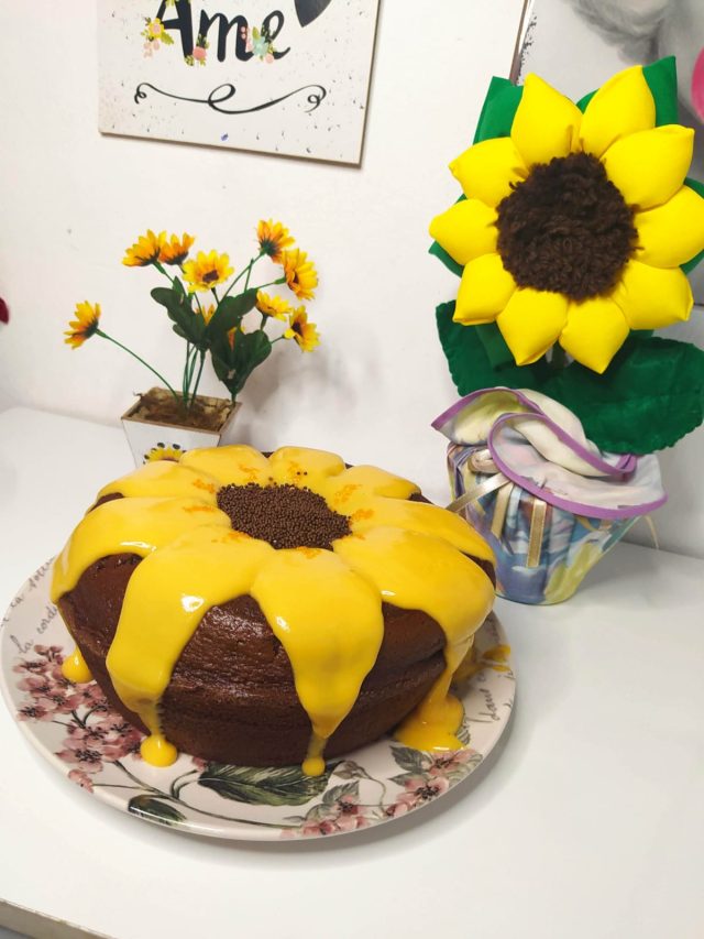 Vó Naoca trouxe receita de bolo de girassol para você fazer em suas festas de...