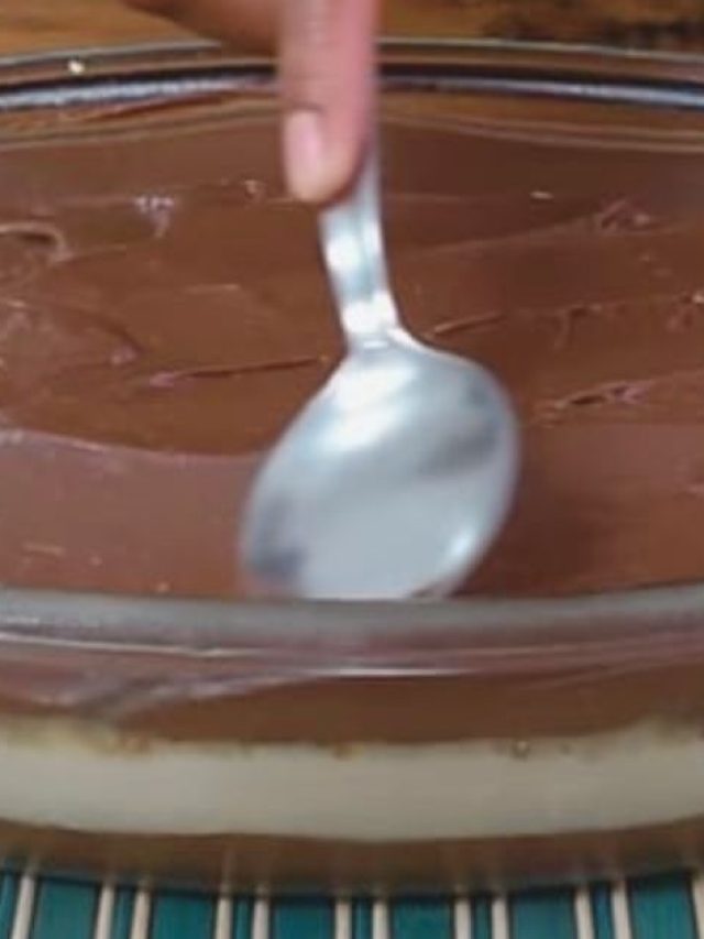 O blog trouxe uma maravilhoso bombom na travessa para o ano novo, uma sobremesa que...