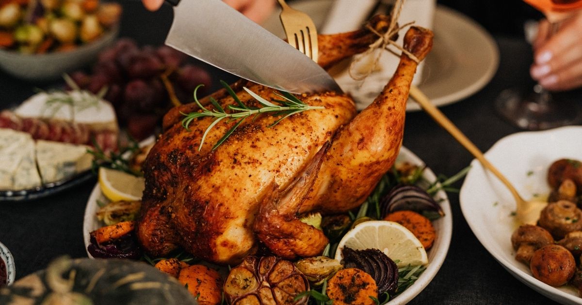 O blog da vó Naoca trouxe uma receita de frango assado no forno de natal...