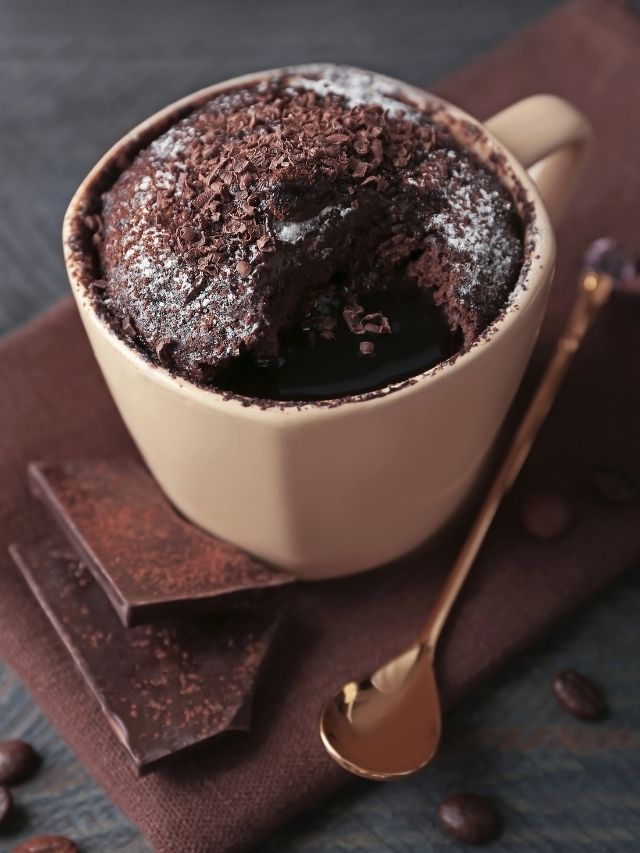 Fazer Bolo de Caneca de chocolate pode ser uma opção muito rápida e simples e...