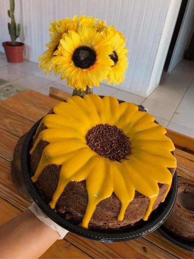 Hoje te ensinaremos a preparar um bolo de girassol de verdade e não aqueles que...