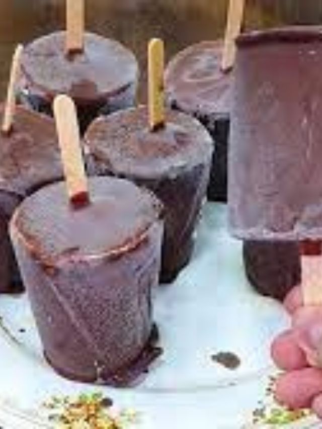 Fazer Chocolé Picolé de Chocolate é simples e fácil. No verão todo mundo quer um...