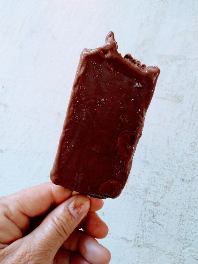 De fato, fazer Picolé Chicabon Caseiro é simples e fácil. No verão todo mundo quer...