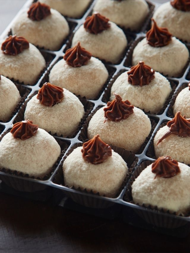Ta afim de um Brigadeiro de Leite Ninho Recheado com Nutella? que só de falar...