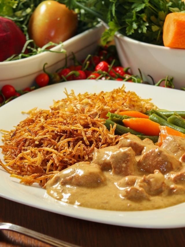 Fazer um strogonoff de frango cremoso pode até parecer complicado para alguns. Nesse caso, eu...
