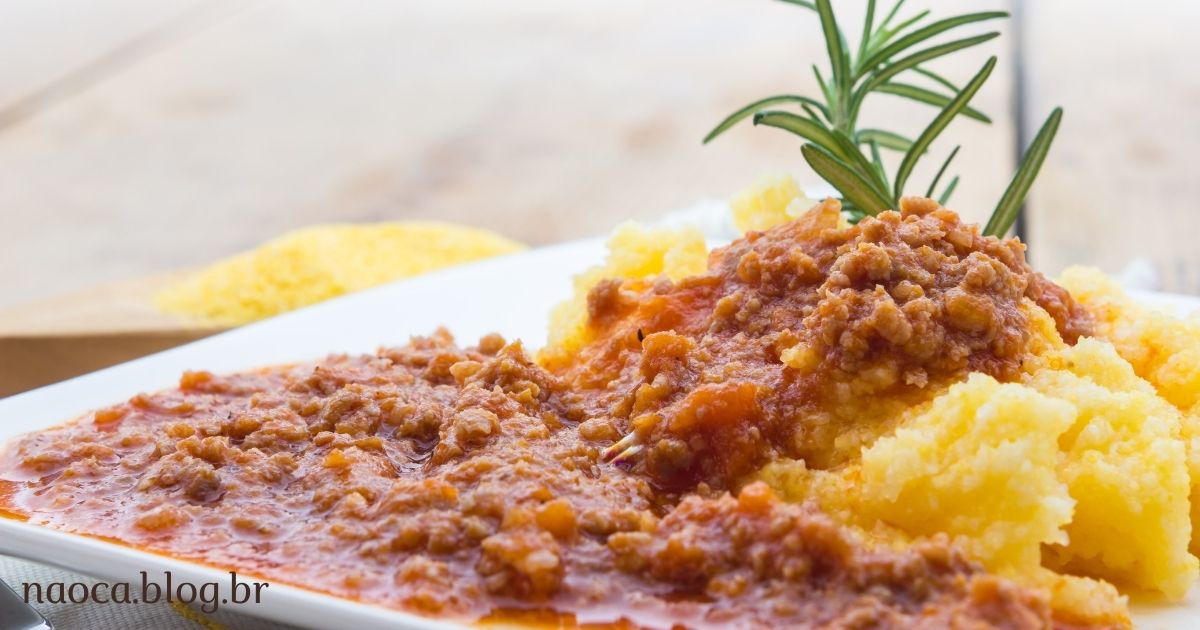 Naoca trouxe a receita de polenta mole. Além de ter um modo de preparo bem...