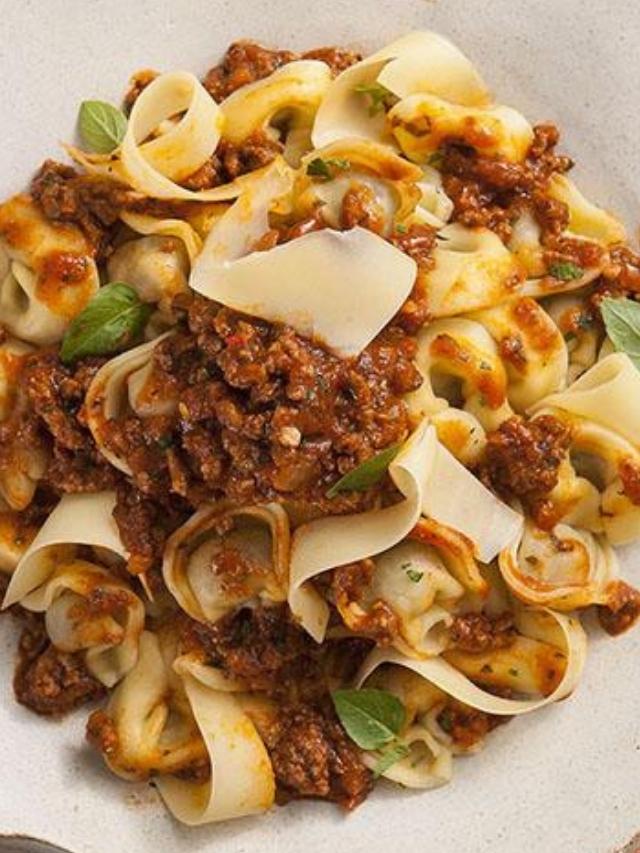 Apesar de muitas pessoas nunca terem experimentado, o capeletti de carne e parmesão é um...