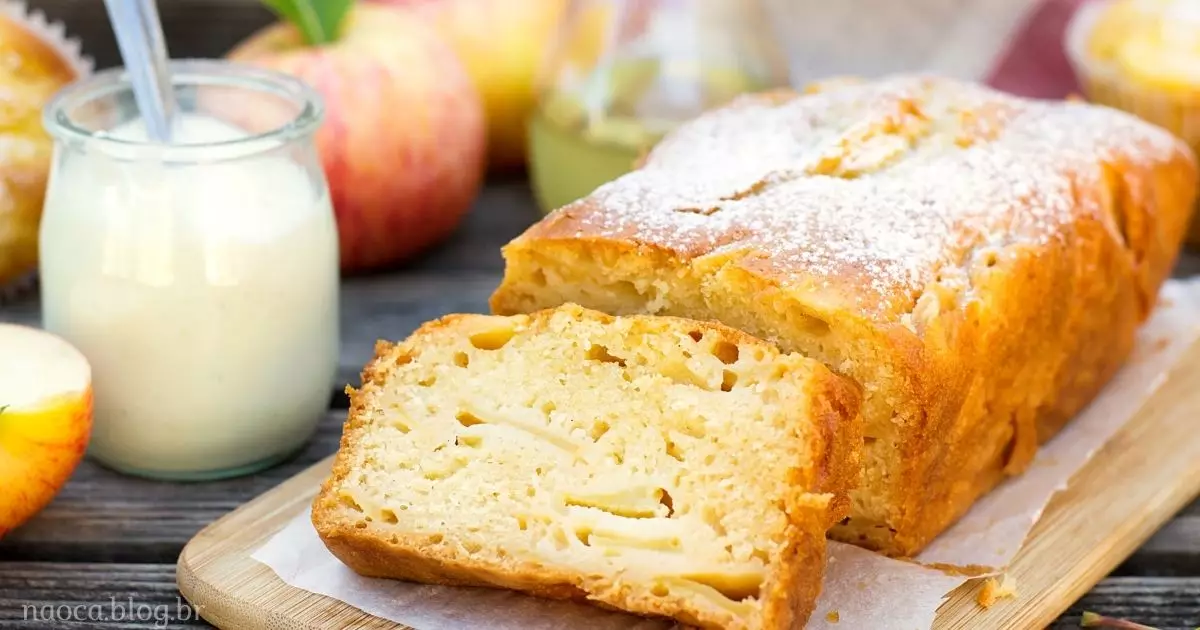 Este bolo de iogurte em si já é um delicioso doce ideal para café da...