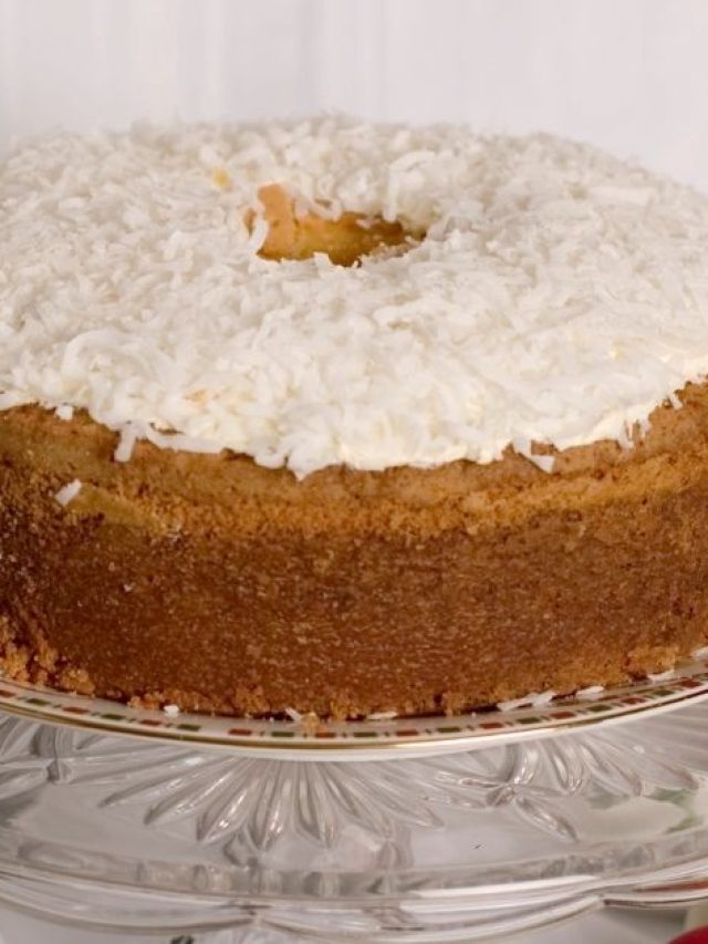 Aprenda esse Bolo de Coco Fofinho que Naoca veio compartilhar....