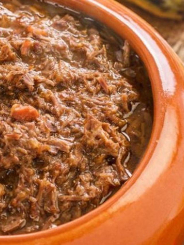 Hoje vamos preparar um prato típico da região do litoral do Paraná, uma receita fácil...