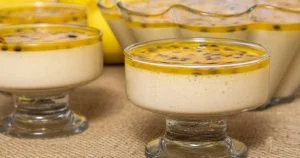 Mousse de Maracujá com Chantilly
