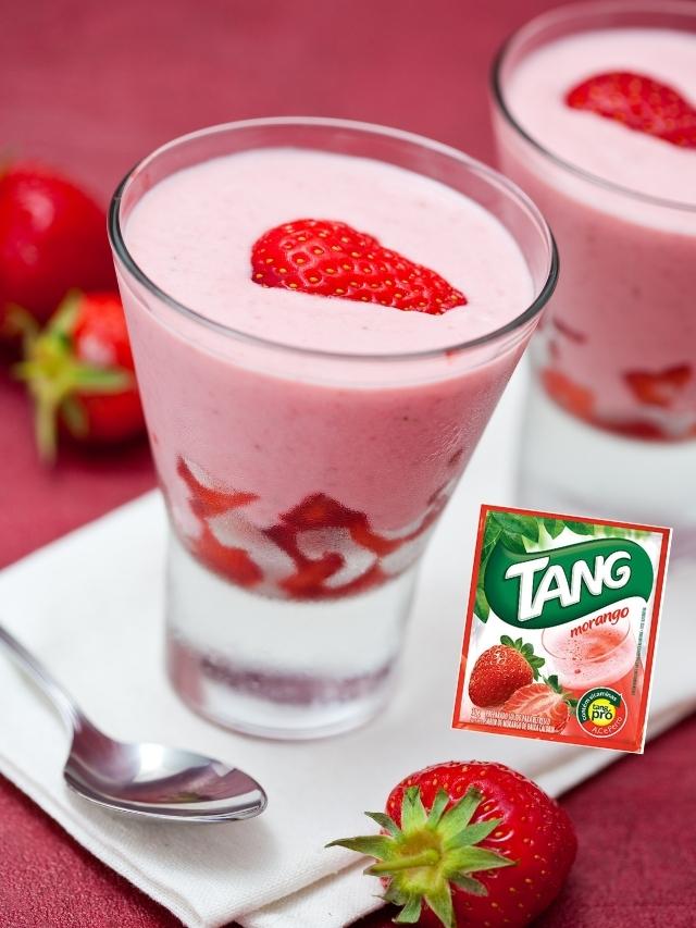 De fato, fazer esse mousse de morango com tang e iogurte natural foi uma das...