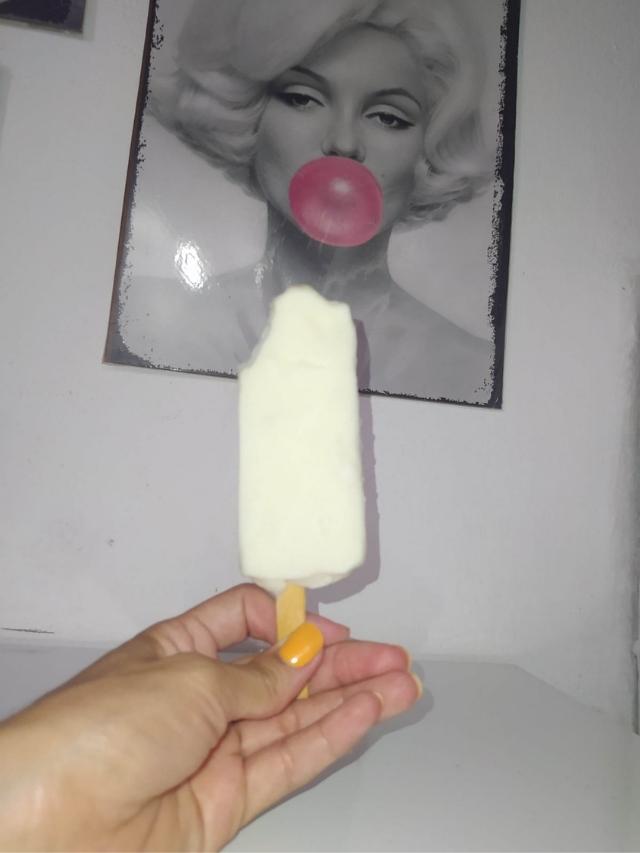 Todos adoram um picolé, ainda mais quando é cremoso. Então, aprende ai essa receita de...