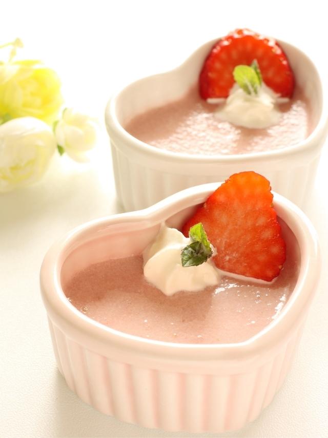 O mousse de morango low carb é uma ótima opção de fazer em casa, porque...