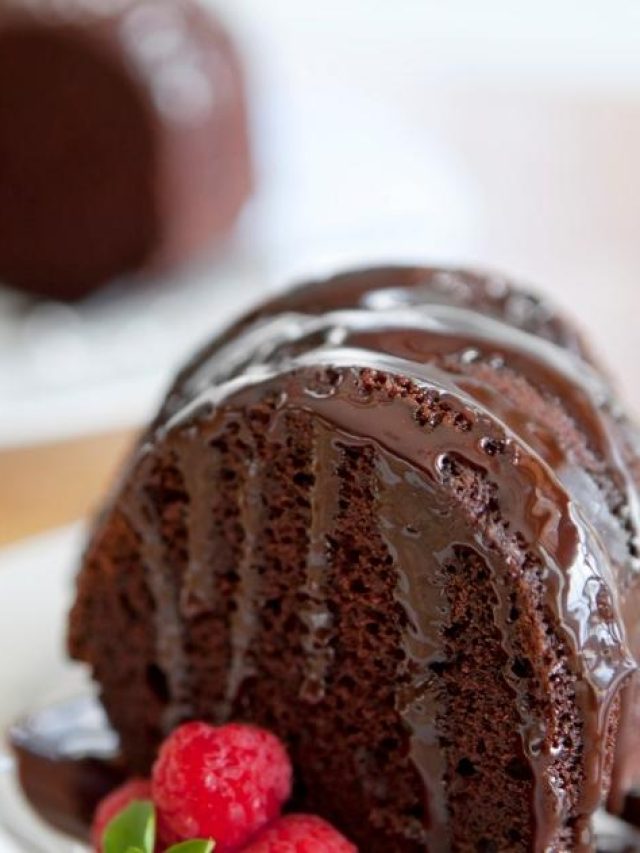 Fazer um bolo de chocolate fofinho é uma ótima opção para o café da manhã...