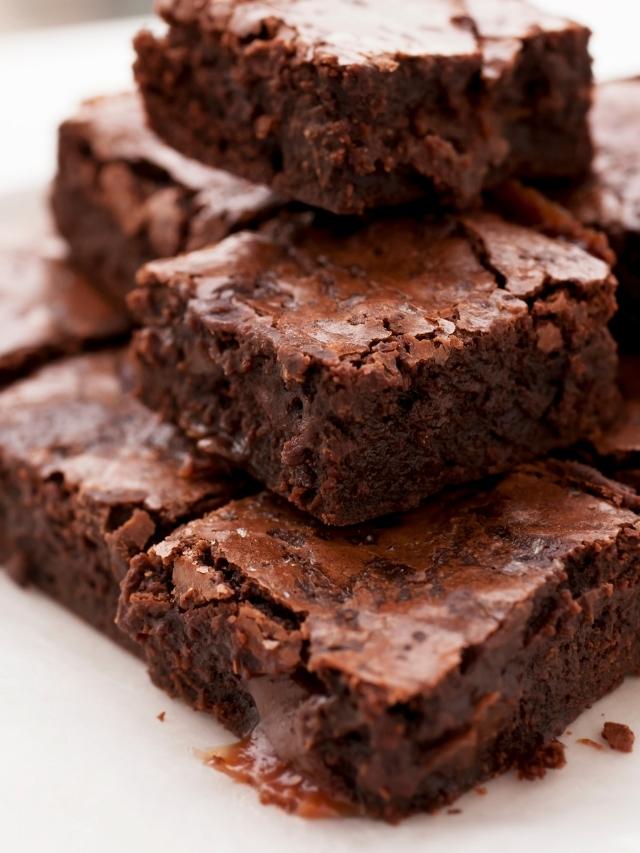 Hoje você vai aprender a fazer um Brownie de Nescau com Casquinha. Esse brownie é...