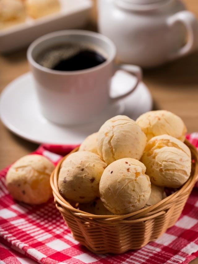 Pão de queijo caseiro pro lanche da tarde. Acompanhe....