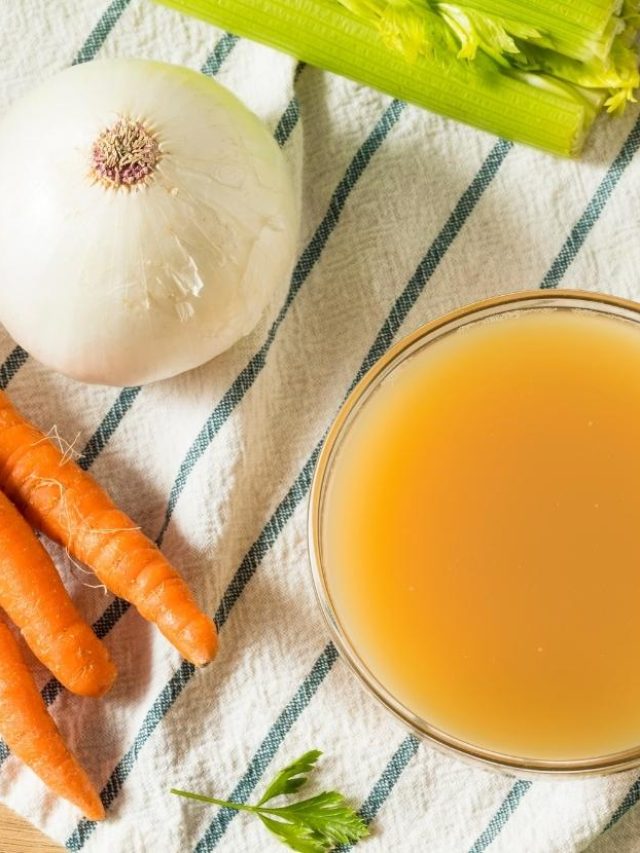 Esse caldo de legumes é indicado para quem não pode mastigar.  Tem um preparo...