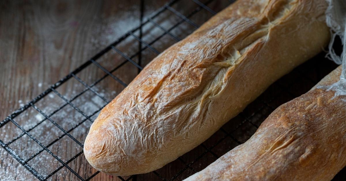 Vem agora mesmo fazer um pão caseiro fofinho ideal para o seu café da manhã...