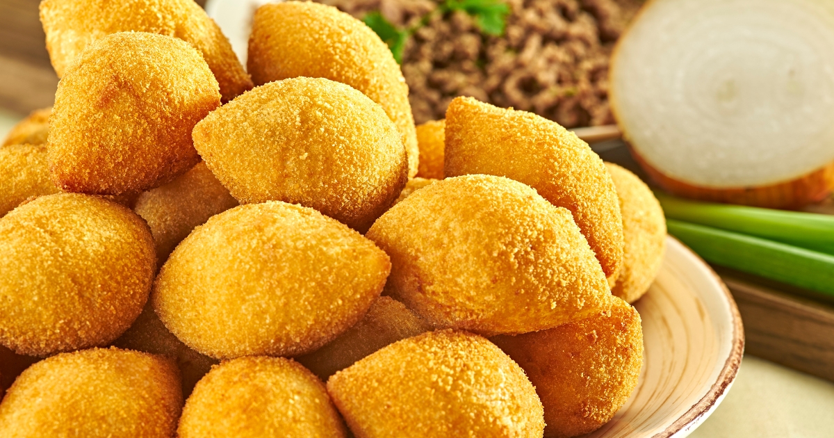 Petiscos: Bolinho de Macaxeira