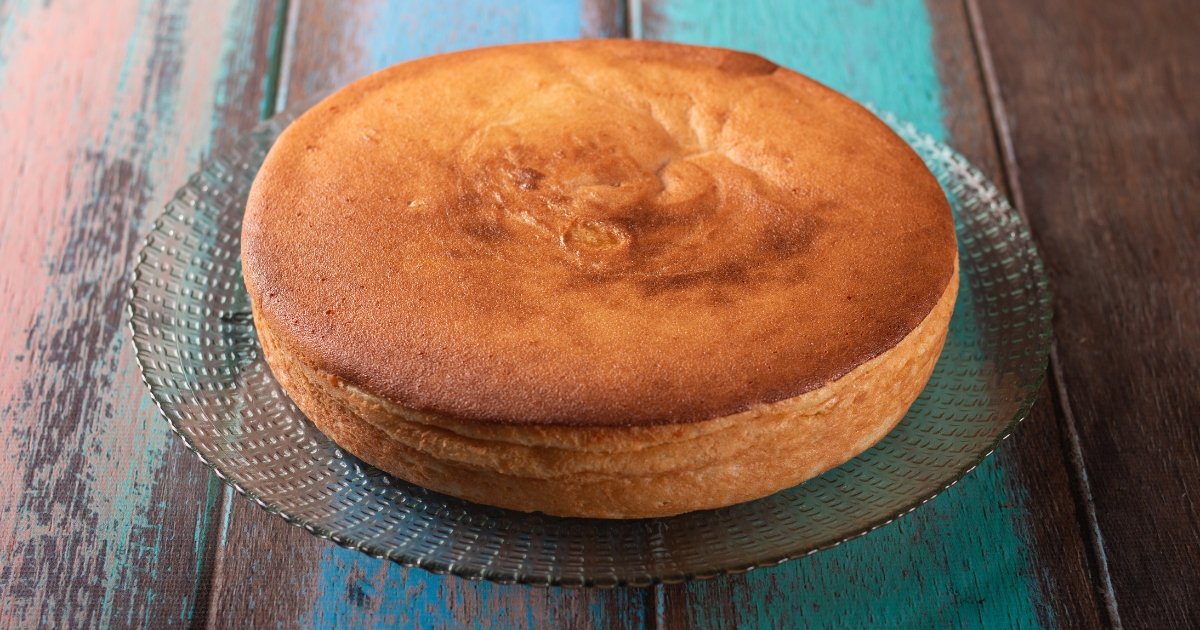 Vem fazer um delicioso bolo de mandioca junto comigo! A receita é maravilhosa e todos...