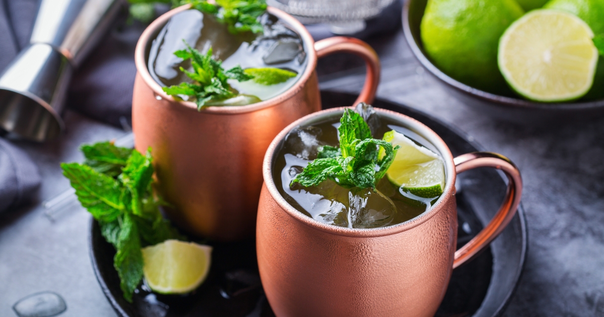 Aprenda agora a preparar na sua casa o Moscow Mule, um drink delicioso e super...