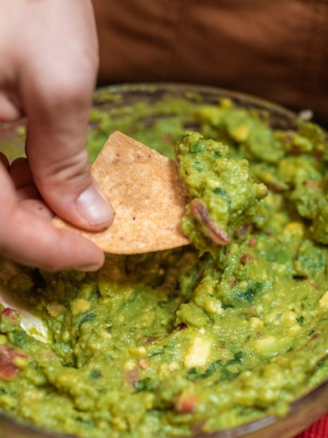 Venha aprender a receita de guacamole e usar em suas torradas, chips, batata e outros....