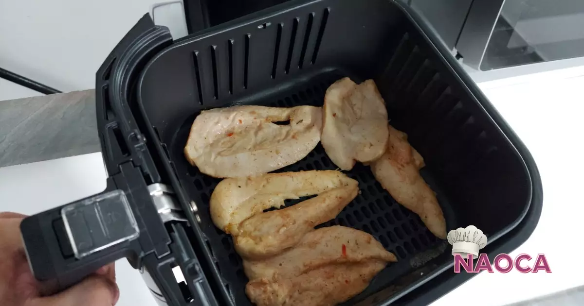 Venha saber tudo sobre como fazer filé de frango na airfryer, fica uma delícia e...