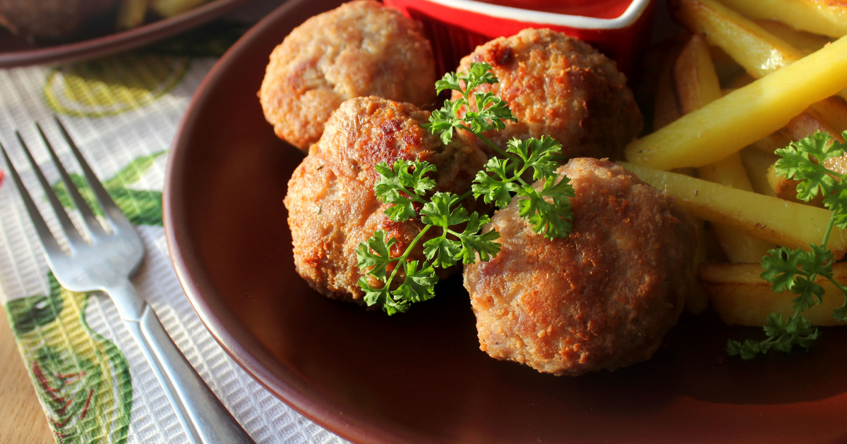 Petiscos: Bolinho de carne moída de boteco