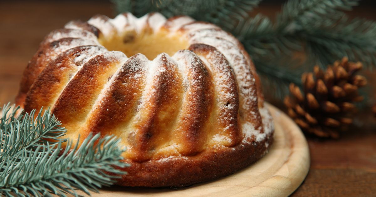 Descubra como fazer um delicioso bolotone caseiro passo a passo. Explore essa receita, tire suas...