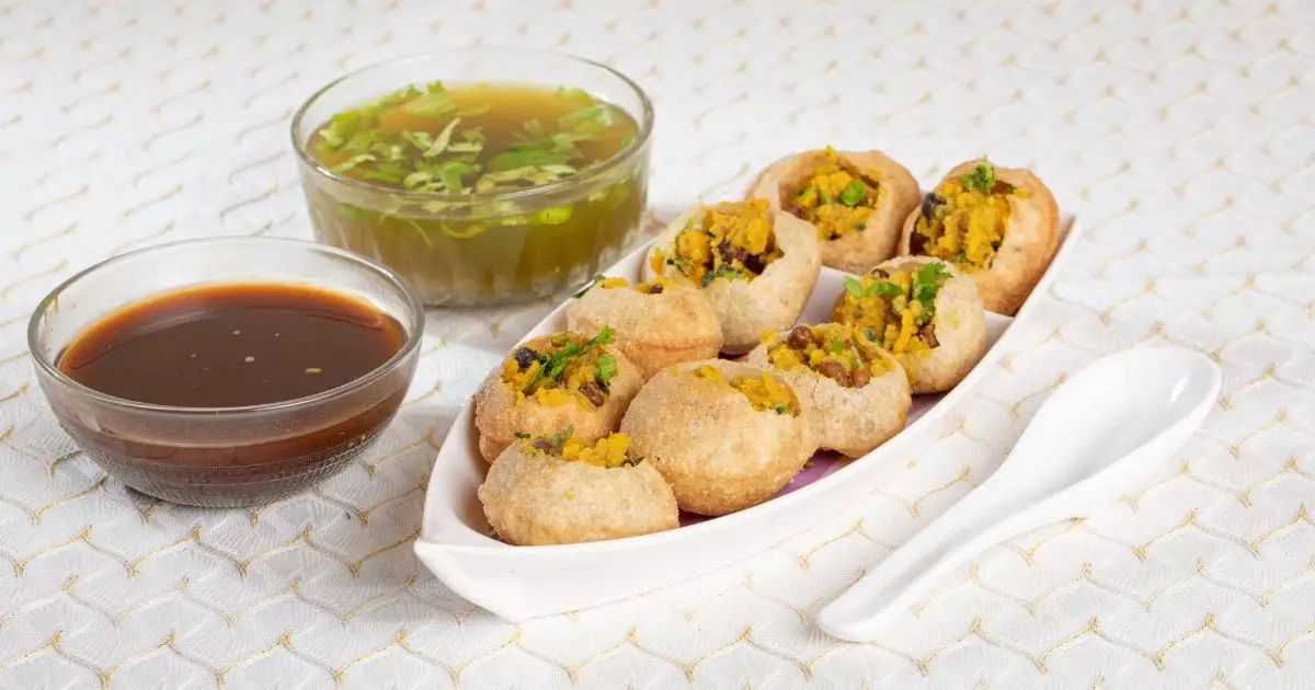 Descubra como fazer Pani Puri, deliciosa receita indiana. Em nosso guia, aprenda o passo a...