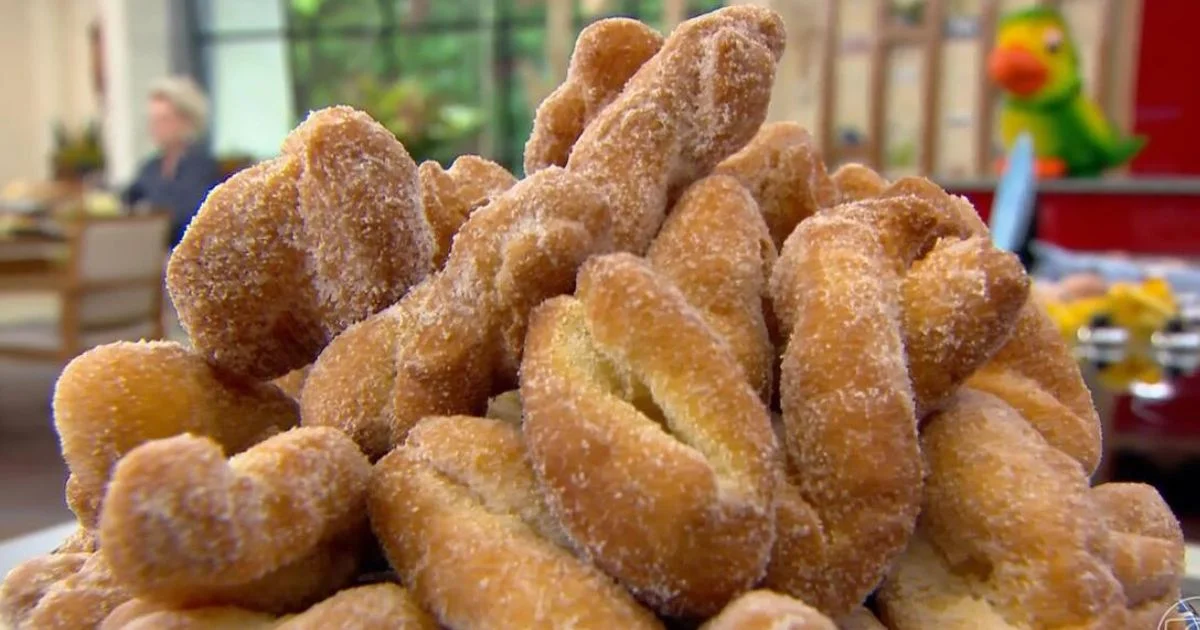 Experimente a receita Rosca das Gêmeas exibido no Ana Maria Braga! Deliciosa massa frita, entrelaçada,...