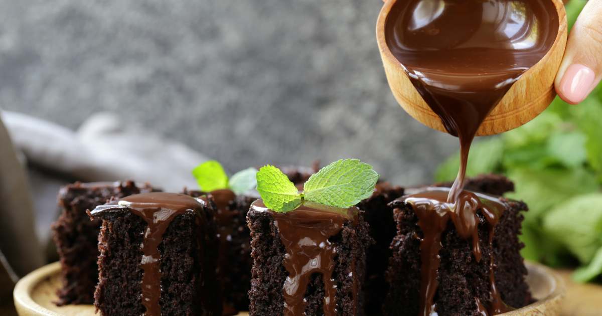 Descubra a deliciosa cobertura de chocolate para bolo! Uma receita fácil e saborosa que transformará...