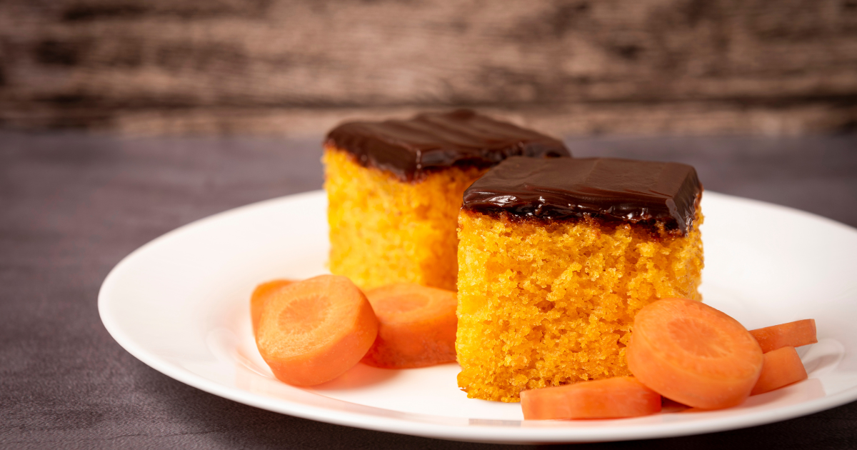 Aprenda a preparar diversas receitas de cobertura para bolo de cenoura que vão deixar seus...