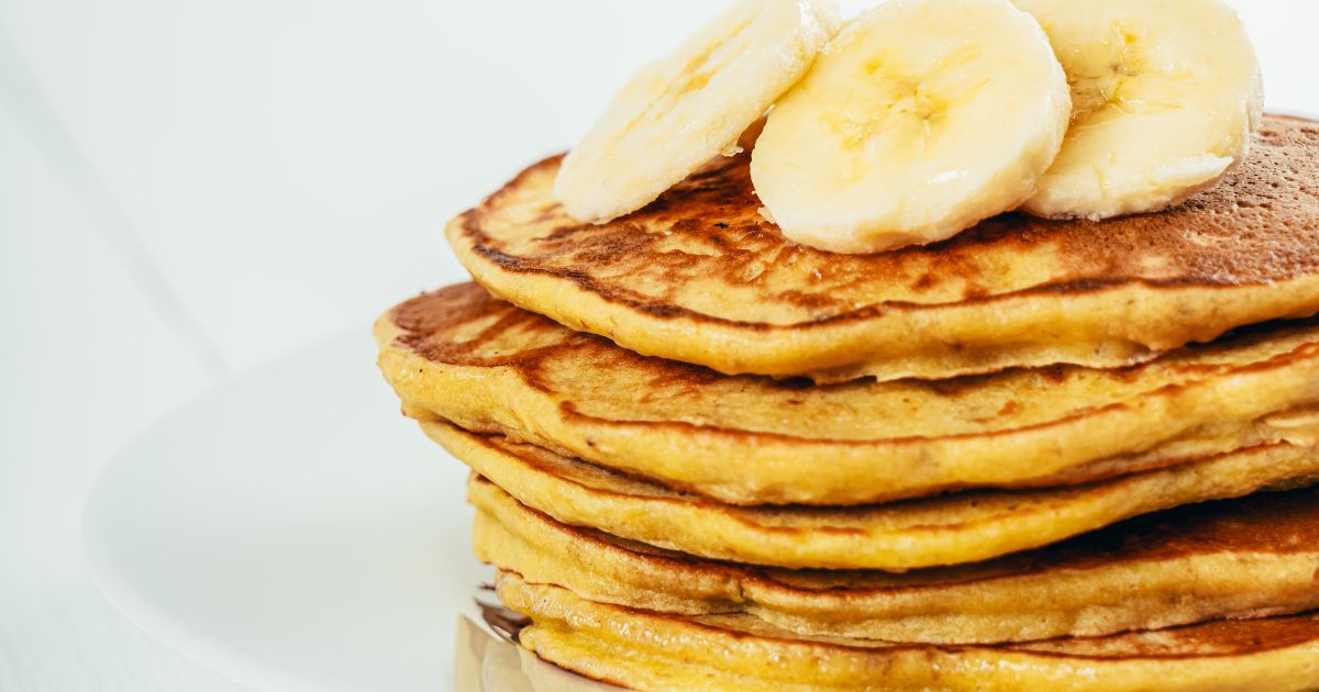 Venha saber como fazer uma deliciosa panqueca de banana para lanchar em casa de forma...