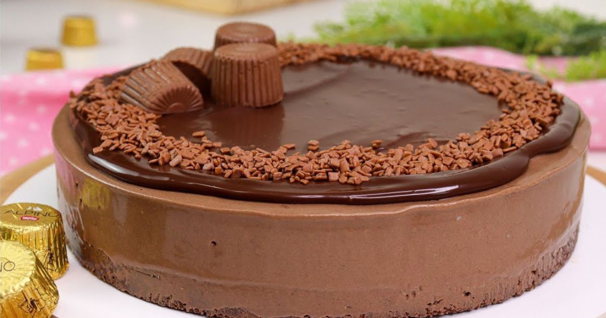 Sobremesas: Torta de Mousse Alpino: Surpreenda-se com a Textura Aveludada e o Sabor Intenso! Não Perca!