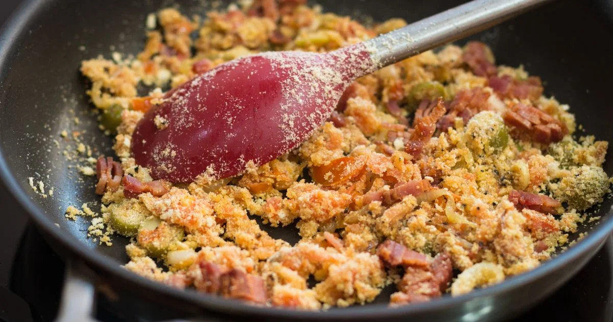 Farofa de Bacon Crocante é uma deliciosa receita que combina o sabor do bacon com...