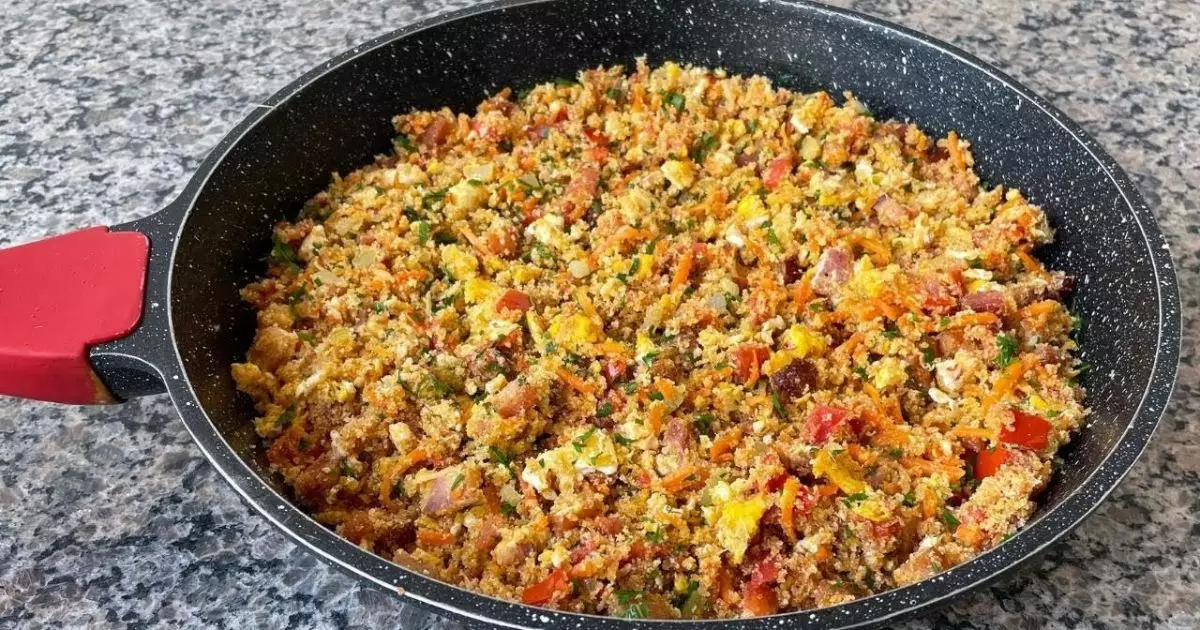 Farofa de Cenoura é uma deliciosa receita que combina o sabor da cenoura ralada com...