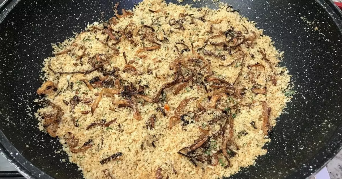 Farofa de Cebola é uma deliciosa receita típica da culinária brasileira, que combina perfeitamente com...