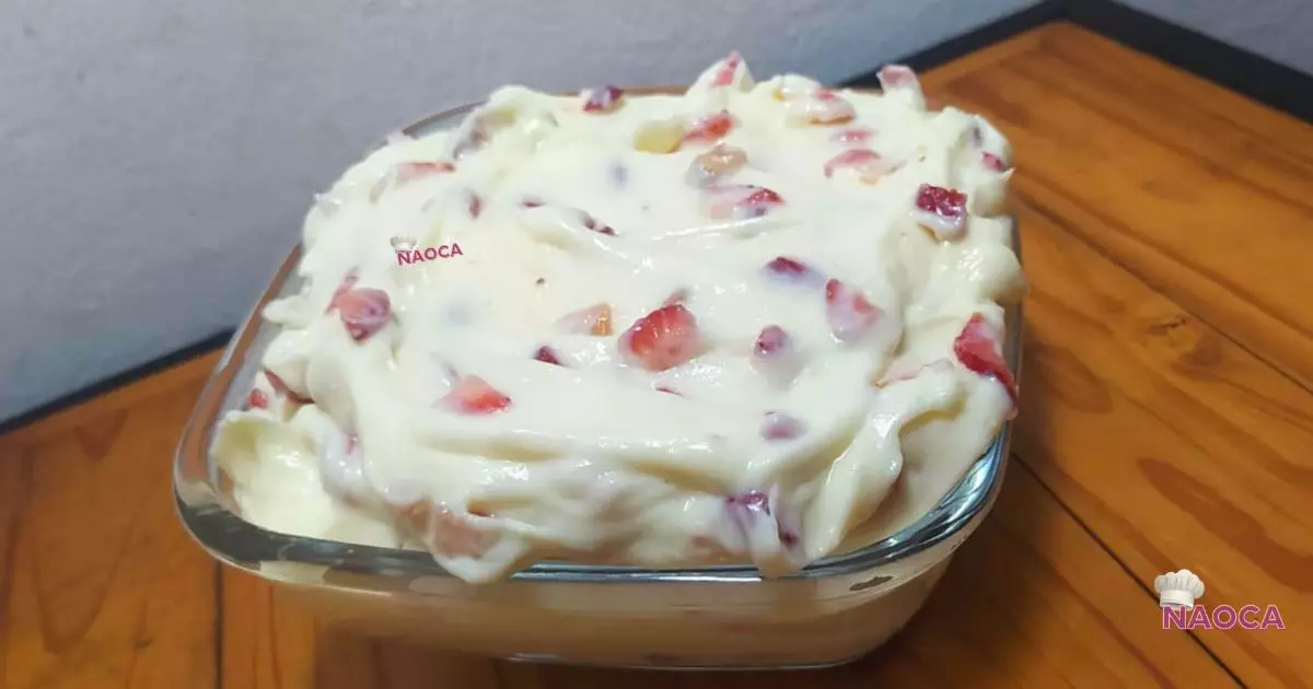 O blog da Vó Naoca compartilha essa receita de creme de Ninho com morango, vai...