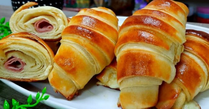 Lanche: Croissant Caseiro de Massa Folhada