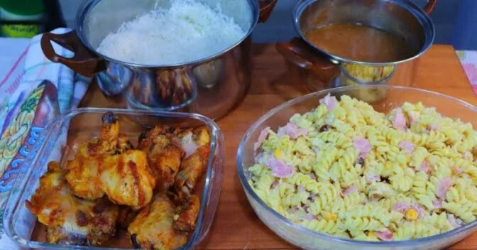 Especiais: Frango Assado, Arroz, Feijão e Macarrão: Almoço Simples e Completo para o Dia das Mães