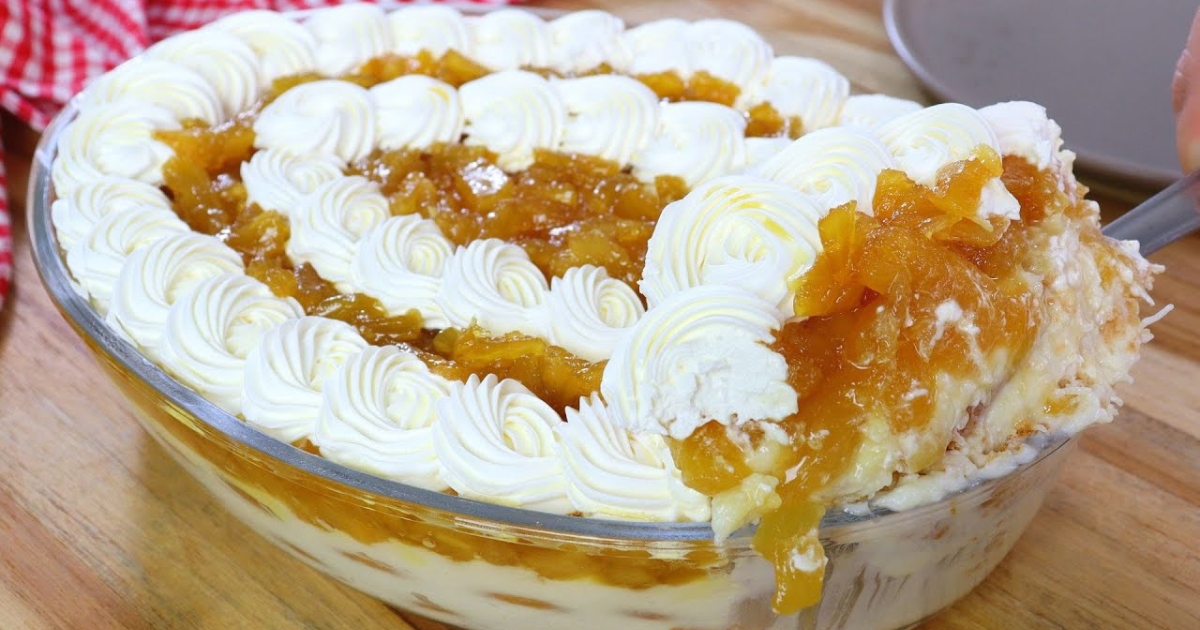 Imagine camadas cremosas de coco intercaladas com o doce sabor do abacaxi caramelizado, tudo isso...