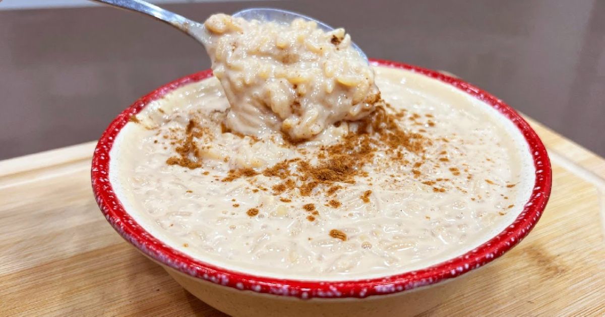 Esta receita apresenta uma versão de arroz doce sem leite condensado, prometendo ser fácil de...