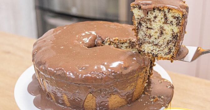 Bolos: Bolo de Formigueiro com Calda de Chocolate