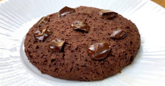 Saudável: Cookie de Chocolate Low Carb Pronto em 1 Minuto!