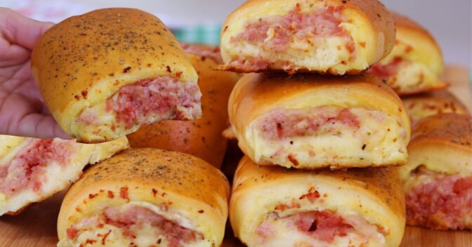 Lanche: Enrolado de Presunto e Queijo Fácil de ser Feito e Gostoso